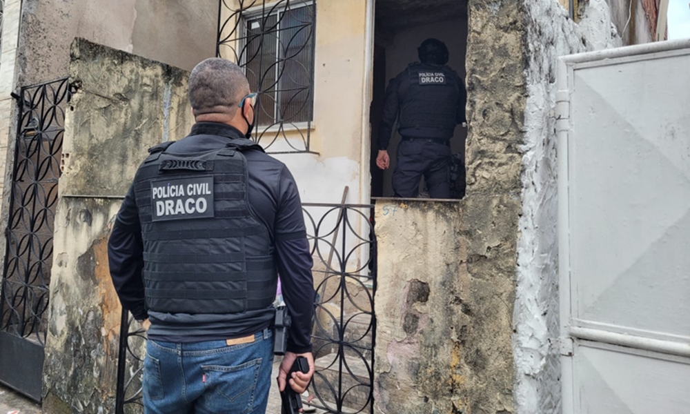 Dois homens envolvidos em série de sequestros são capturados pelo Draco em Salvador