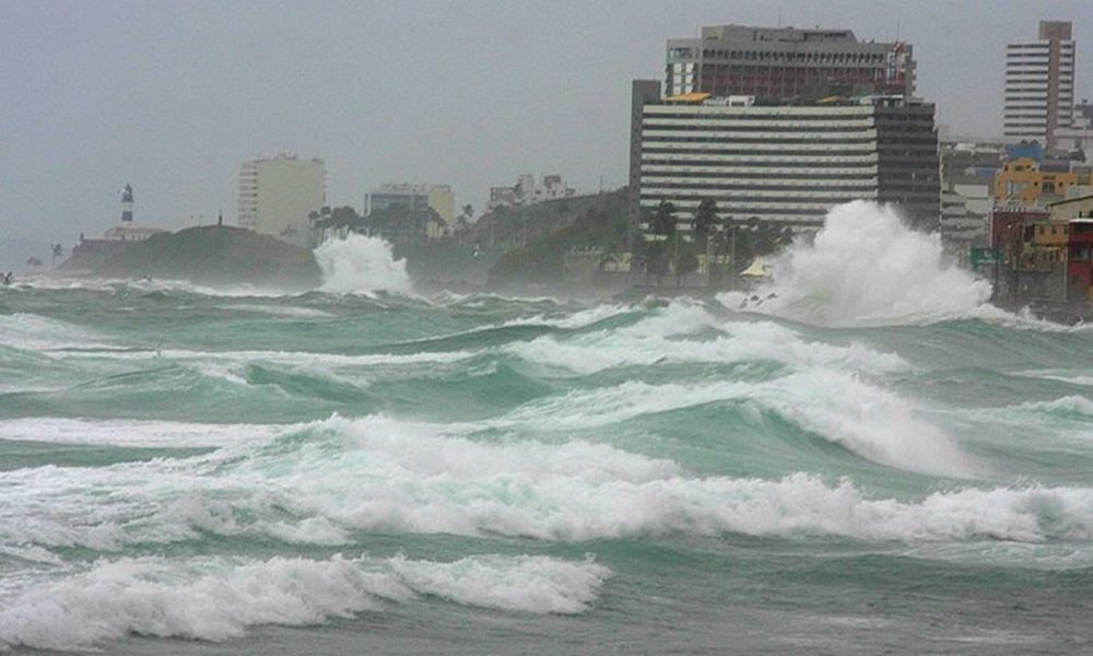 Marinha emite alerta para ondas de até 3,5 metros de altura em Salvador nos próximos dias