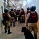 Polícia Militar e Seap apreendem 18 celulares, acessórios e drogas no presídio de Mata Escura