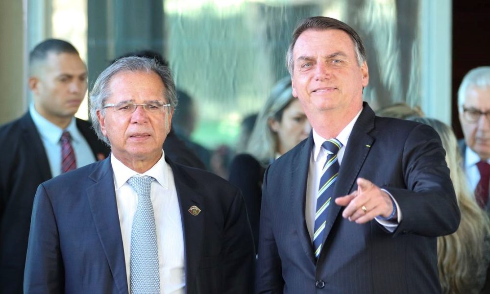 Bolsonaro pede abertura de crédito de R$ 9,4 bilhões para Auxílio Brasil