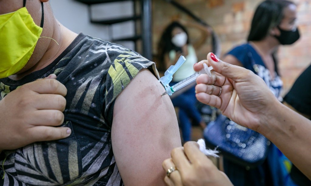 Vacinação contra Covid-19 segue em Camaçari hoje em 22 postos na sede e orla