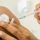 Vacinação contra Covid-19 acontecerá em 15 postos de Camaçari nesta sexta-feira