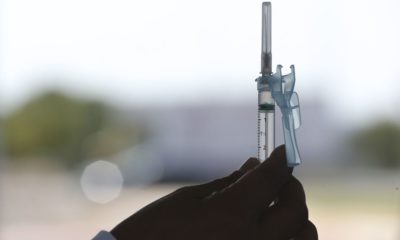 Lote com mais de um milhão de vacinas contra Covid-19 chega ao Brasil