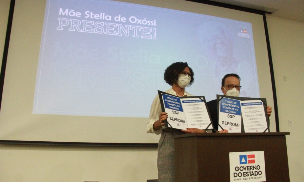 Cerimônia oficializa Mãe Stella de Oxóssi como patrona do Centro de Referência Étnico-Racial da Bahia