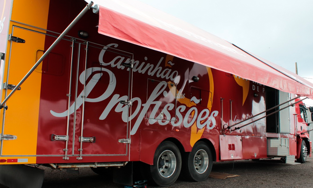 Projeto Caminhão das Profissões chega em Camaçari com oferta de 500 cursos gratuitos