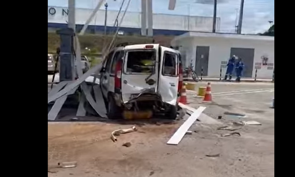 Vídeo: Cilindro de GNV explode durante abastecimento e derruba teto de posto em Simões Filho