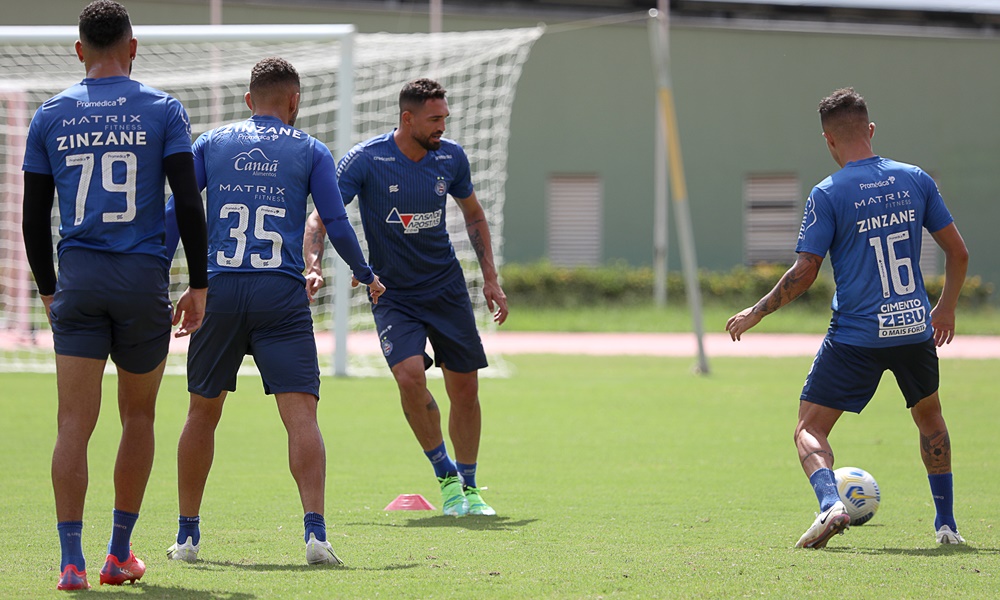 Bahia realiza último treino e conta com apoio da torcida no aeroporto para jogo contra o Fortaleza