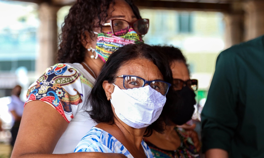 Máscara passa a ser obrigatória também em shoppings, bancos e lotéricas em toda Bahia