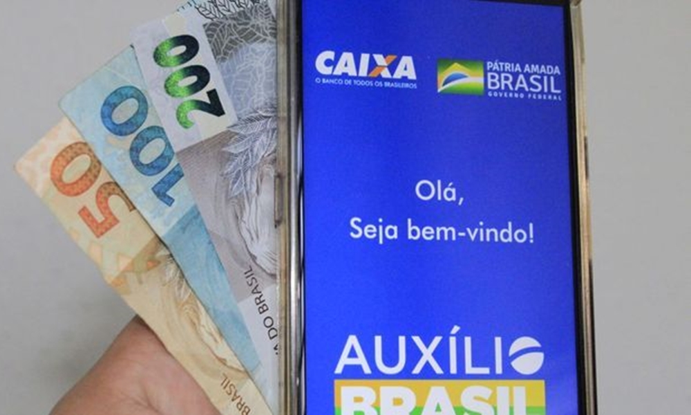 Caixa paga Auxílio Brasil para beneficiários com NIS final 3; veja calendário