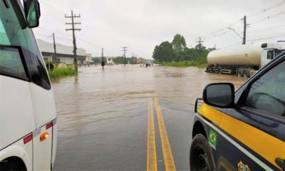 Ao menos 10 rodovias estão interditadas na Bahia por conta da chuva