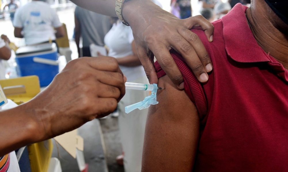 Salvador segue com vacinação contra gripe para pessoas com 12 anos ou mais nesta quinta-feira