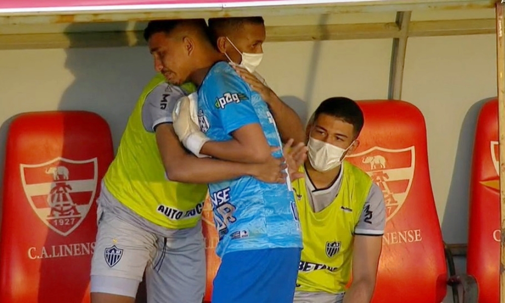 Goleiro do Andirá desaba em choro após derrota para Atlético-MG e é convidado para fazer testes no Galo