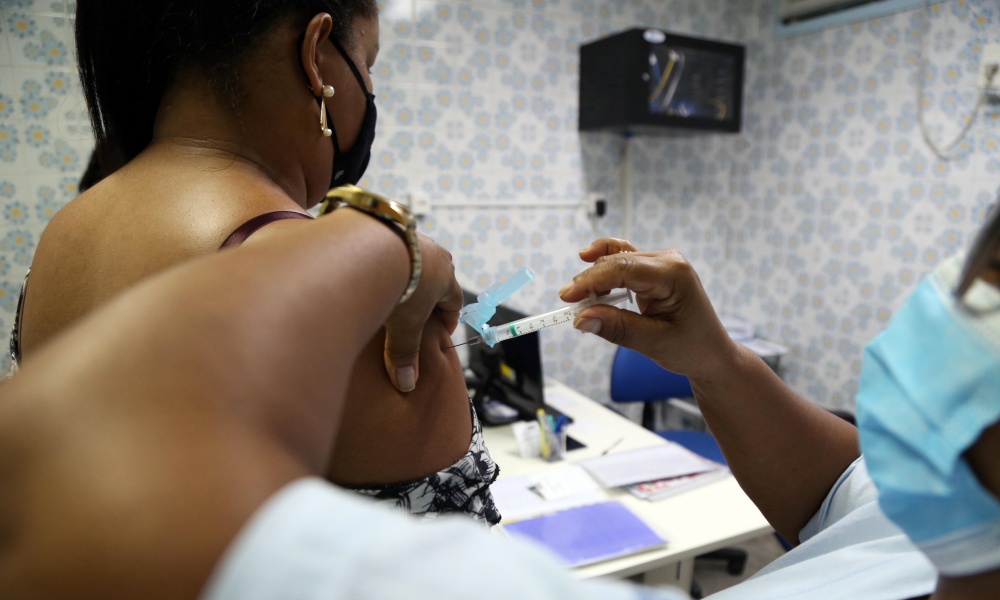 Veja os postos de vacinação contra gripe nesta quinta-feira em Salvador