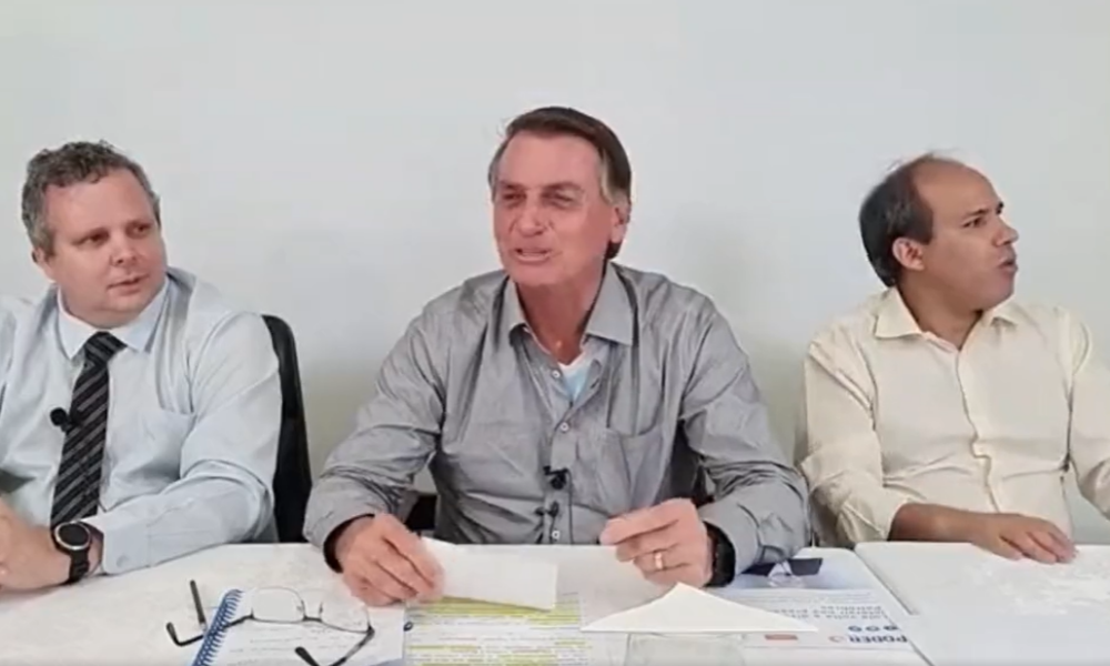 Em live, Bolsonaro chama assessores nordestinos de ‘pau de arara’