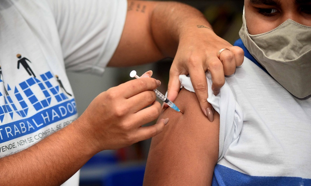 Covid-19: Salvador vacina hoje pessoas de qualquer município baiano