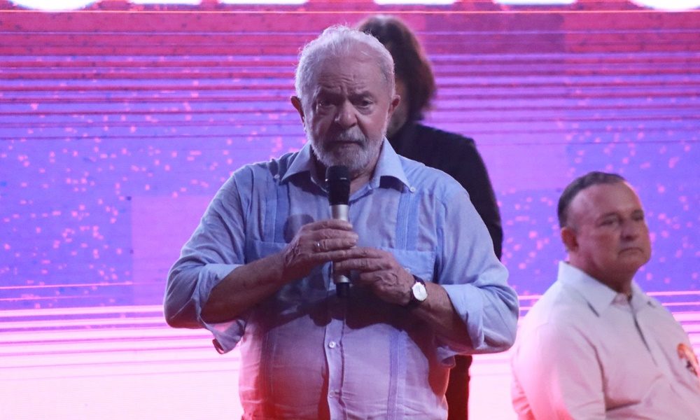 Lula critica decreto de Bolsonaro que obriga postos a mostrarem preço de combustível antes da redução do ICMS