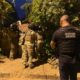 Operação policial prende oito integrantes de grupo acusado de homicídios e tráfico em Dias d’Ávila