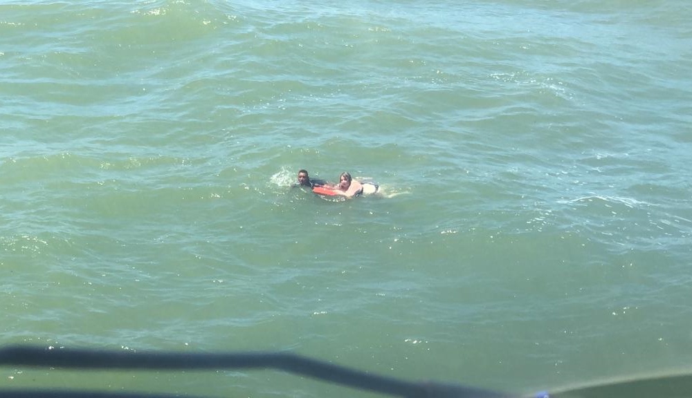 Quatro pessoas são resgatadas de afogamento pelo Graer em Busca Vida