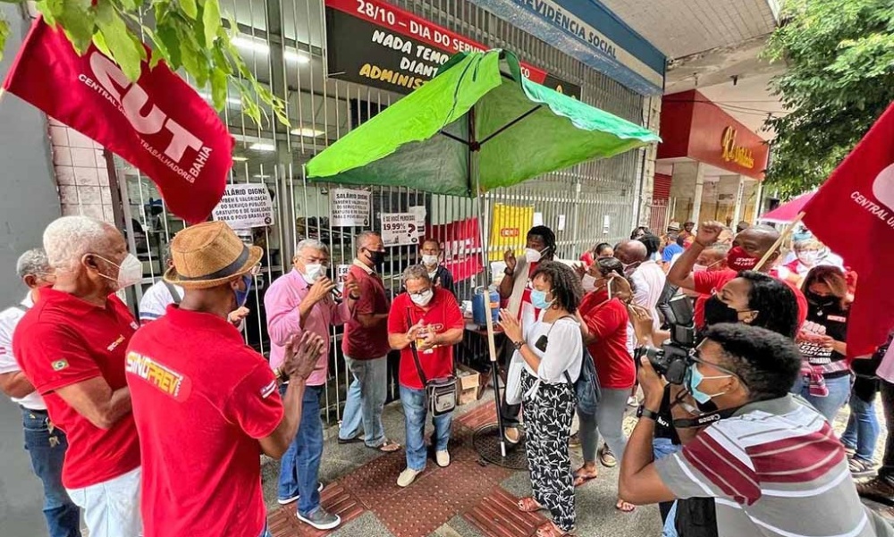 Trabalhadores do INSS entram em greve por tempo indeterminado na Bahia