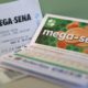 Ninguém acerta dezenas da Mega-Sena e prêmio acumula em R$ 100 milhões