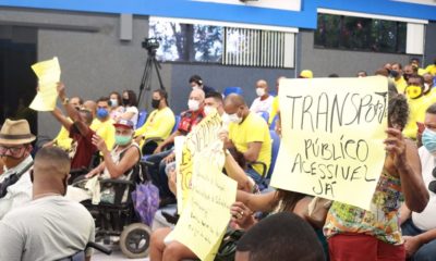 Manifestantes cobram acessibilidade no transporte público de Camaçari e protesto interrompe sessão
