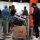 Deputados aprovam emenda que restabelece despacho gratuito de bagagem em voos