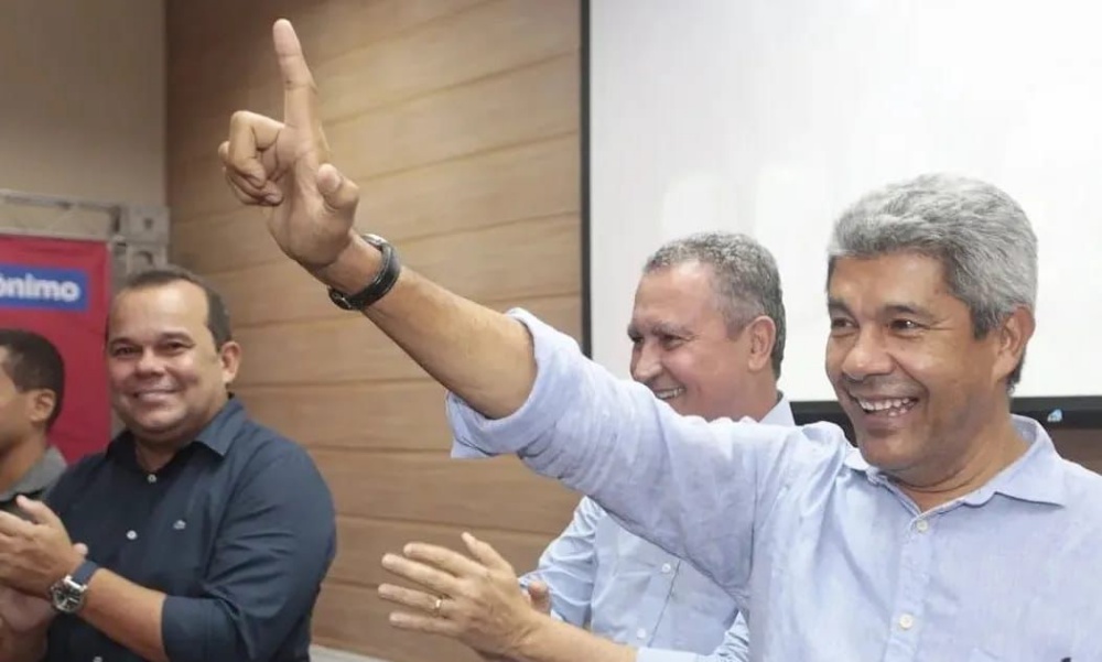 Jerônimo reúne 100 prefeitos, vices e presidentes de consórcios intermunicipais em Salvador