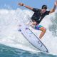 Praia do Forte sedia sessão de fotos de surfe gratuita