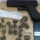 Polícia apreende drogas e simulacro de pistola com jovem menor de idade no bairro do Bosque