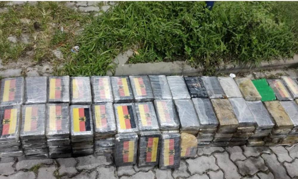 PMs encontram 184 tabletes de pasta-base de cocaína avaliados em R$ 4,6 milhões escondidos em piso falso