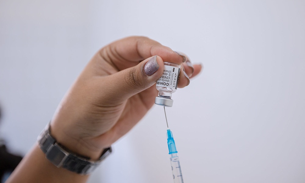 Profissionais de saúde devem atualizar esquema vacinal, alerta Sesau