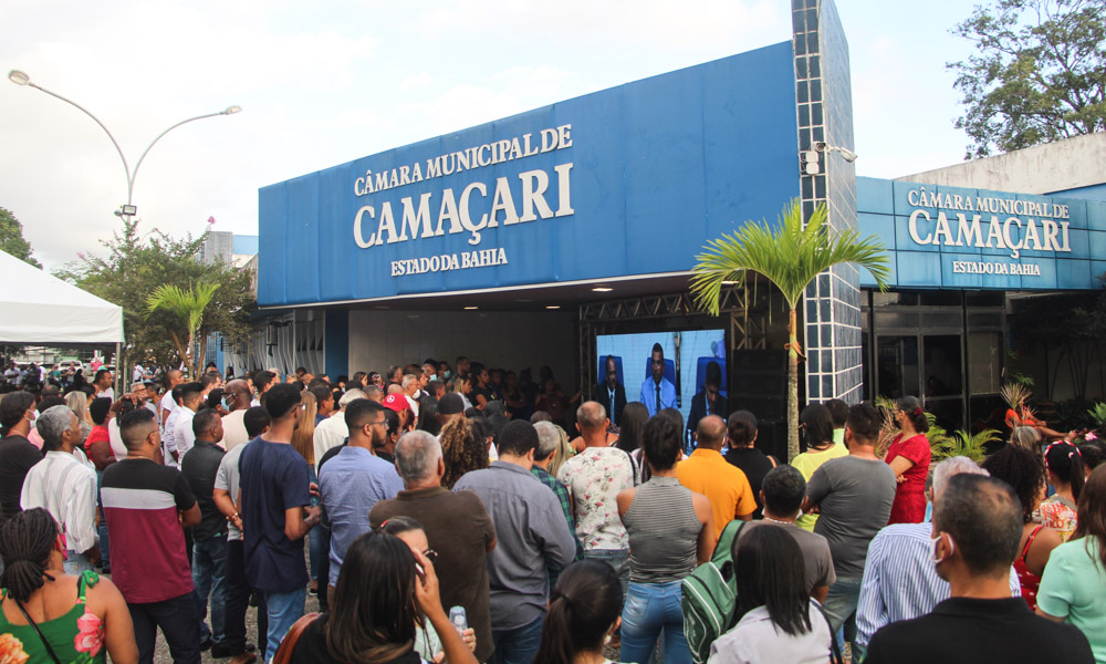 Com a presença de centenas de pessoas, cerimônia oficializa ACM Neto como cidadão camaçariense