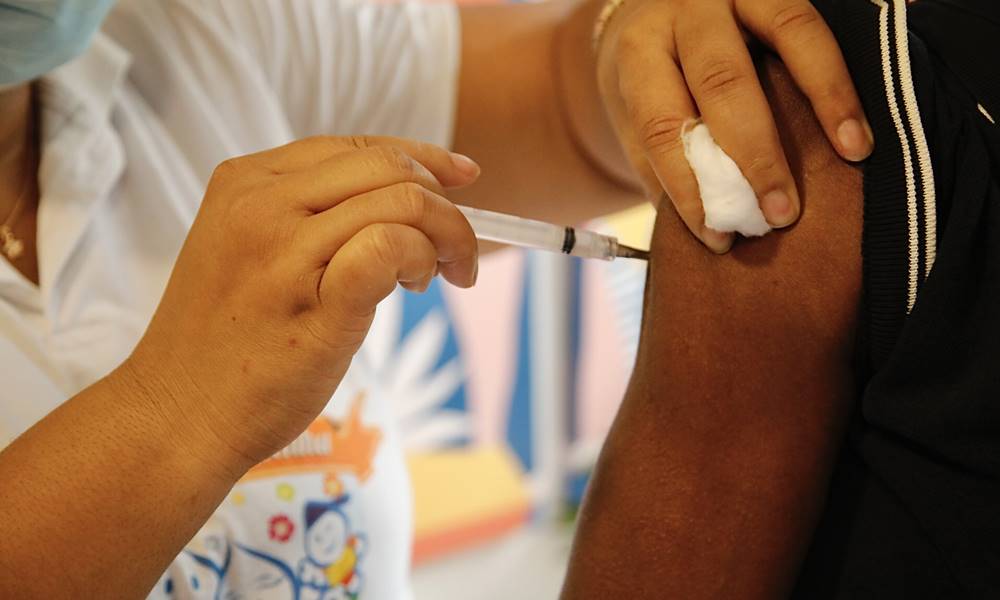 Vacinação contra Covid-19 para o público a partir dos 3 anos continua em Camaçari