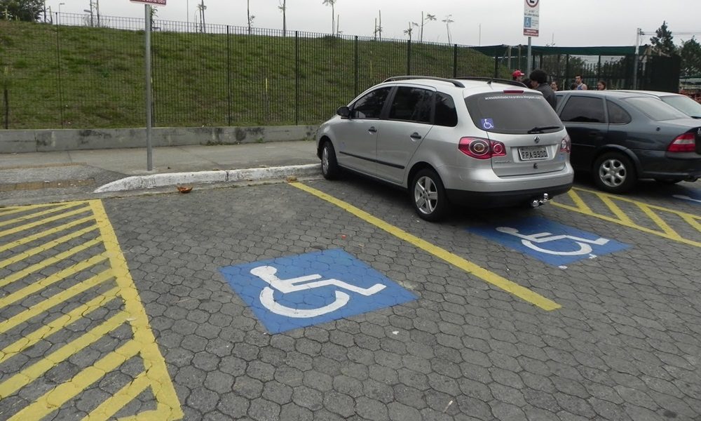 Camaçarienses já podem emitir nova credencial de estacionamento para vaga reservada