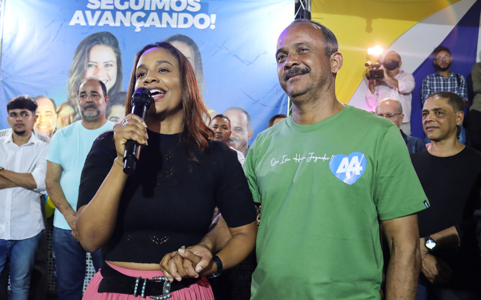 Vila de Abrantes: Mirela e Cris são ovacionadas durante ato político