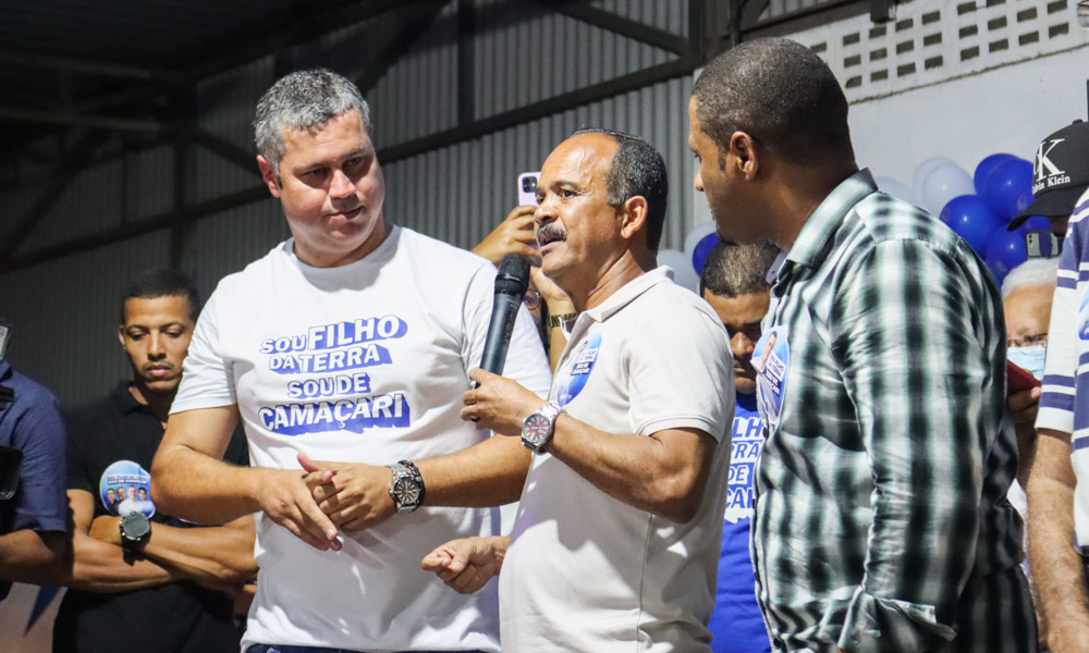 Apoiado por Val Estilos e com mote "sou de Camaçari", Fabio Lima promove mega ato político na Gleba C