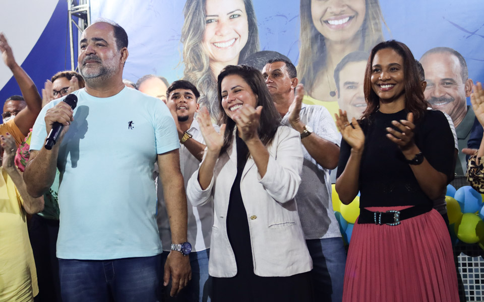 Vila de Abrantes: Mirela e Cris são ovacionadas durante ato político