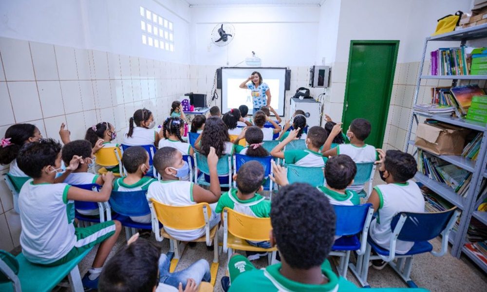 Rede de proteção à criança e ao adolescente de Camaçari passará por formação em Libras para atender comunidade surda