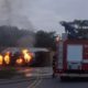 Colisão entre duas carretas causa incêndio e deixa dois mortos na BA-093