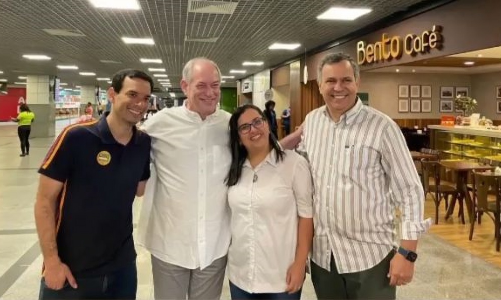 Ciro Gomes cumpre agenda de três dias na Bahia e participa de evento de Félix Mendonça Jr.