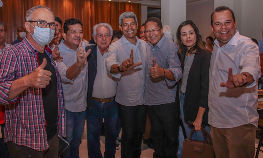 Jerônimo reúne 24 prefeitos da região de Jequié em almoço com Rui Costa