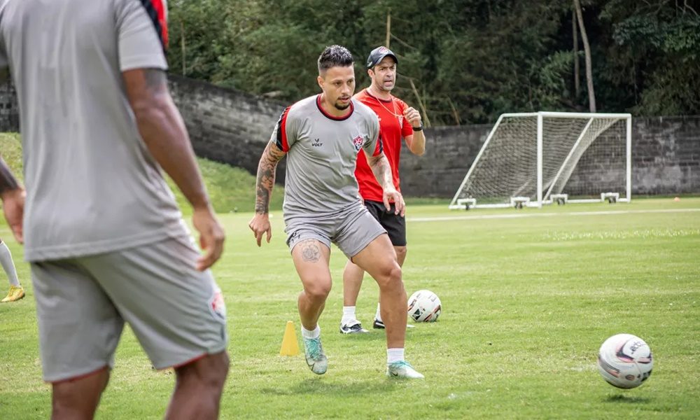 Vitória realiza atividades com treino tático para jogo contra Paysandu