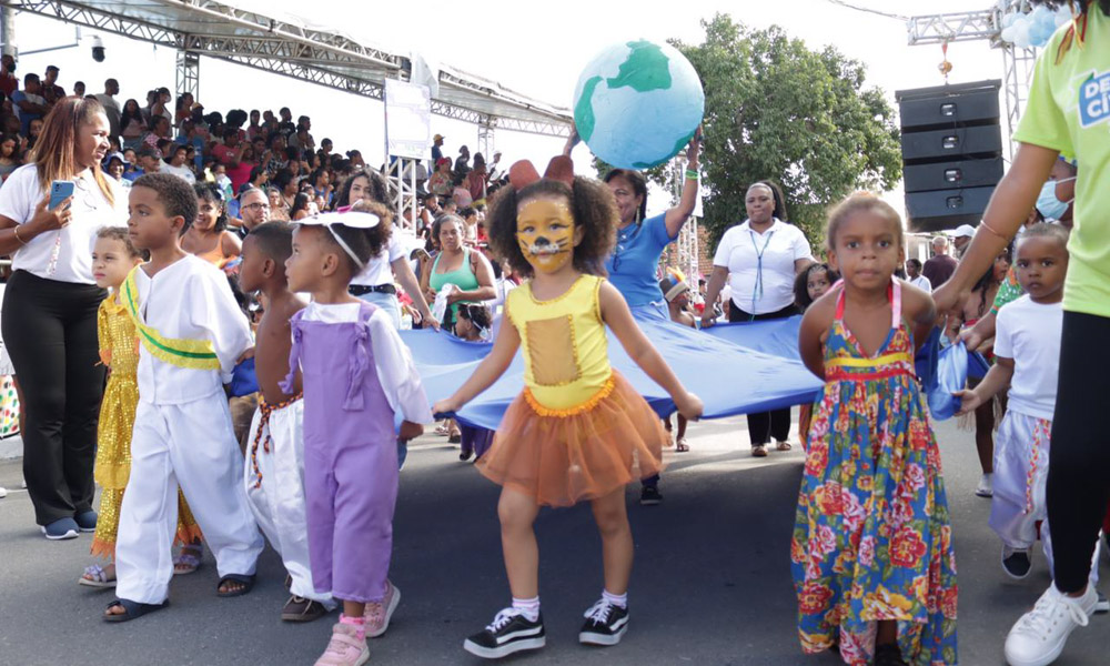 7 de setembro: desfile cívico de Parafuso é marcado por cultura, música, homenagens e animação
