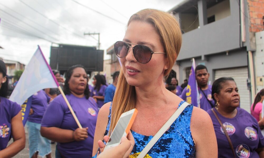 “É a minha estreia e estou num mix de emoções”, diz Delegada Thaís sobre participar do desfile como candidata