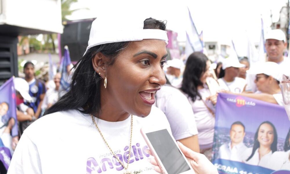 "Estou abrindo caminho para que outras mulheres jovens entrem na política", demarca Professora Angélica