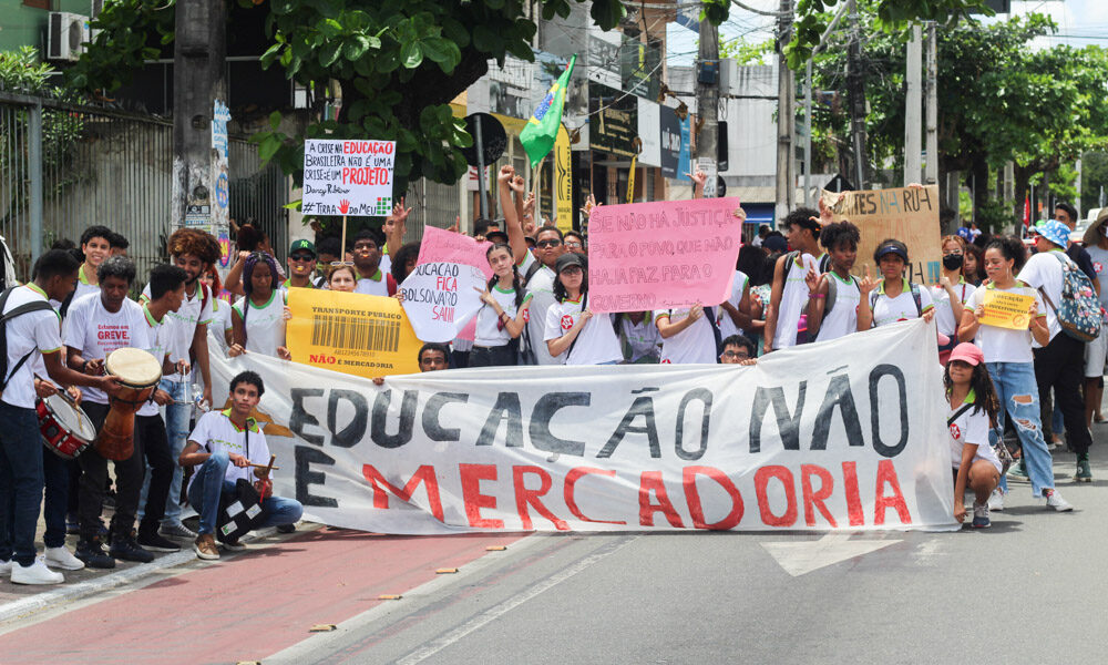Estudantes do Ifba em Camaçari protestam contra cortes na educação do governo Bolsonaro