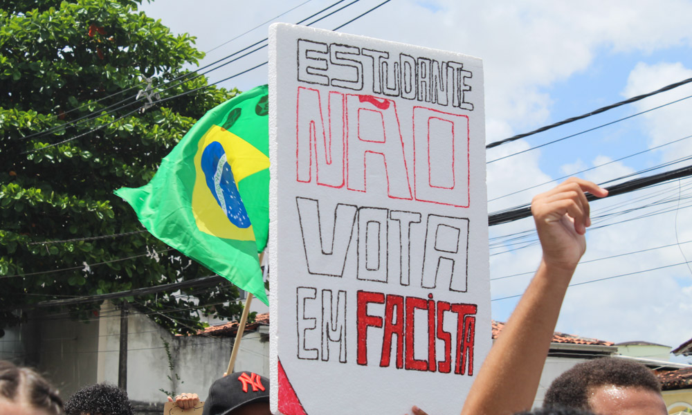 Estudantes do Ifba em Camaçari protestam contra cortes na educação do governo Bolsonaro