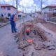 Seinfra realiza obras de manutenção nos sistemas de drenagem em sete localidades de Camaçari