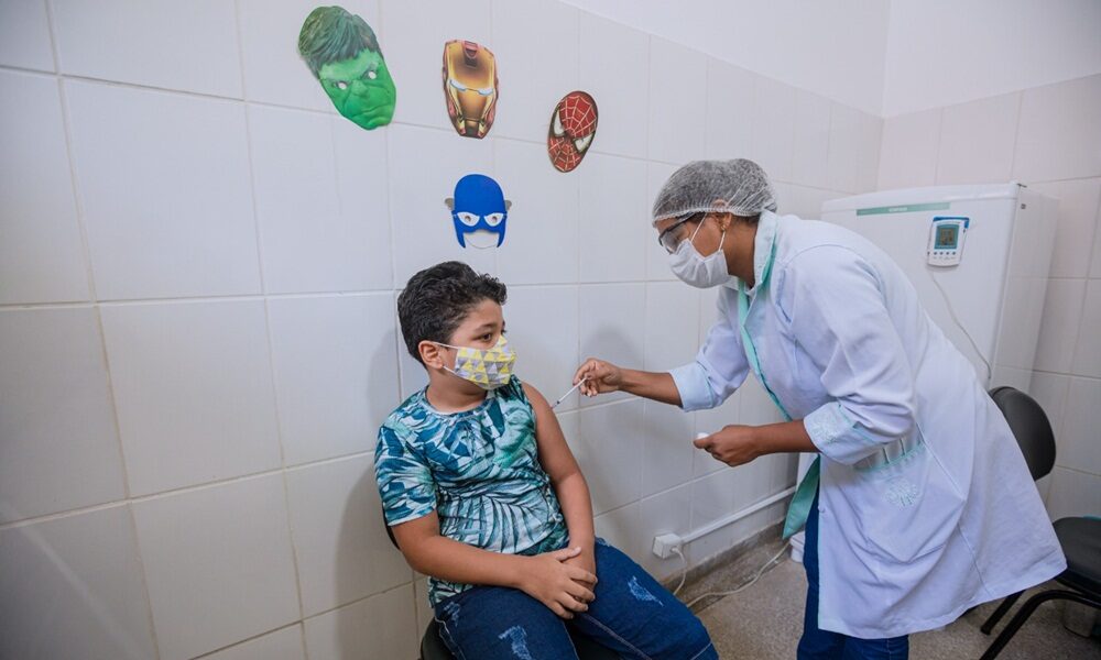 Sesau suspende imunização contra Covid-19 em crianças de 3 a 11 anos em Camaçari por falta de vacinas