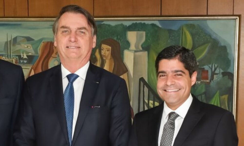“Eu apoio ACM Neto independente dele querer ou não fazer acordo comigo”, declara Bolsonaro
